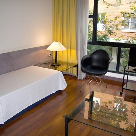 Apartamentos Descartes Barselona Dış mekan fotoğraf