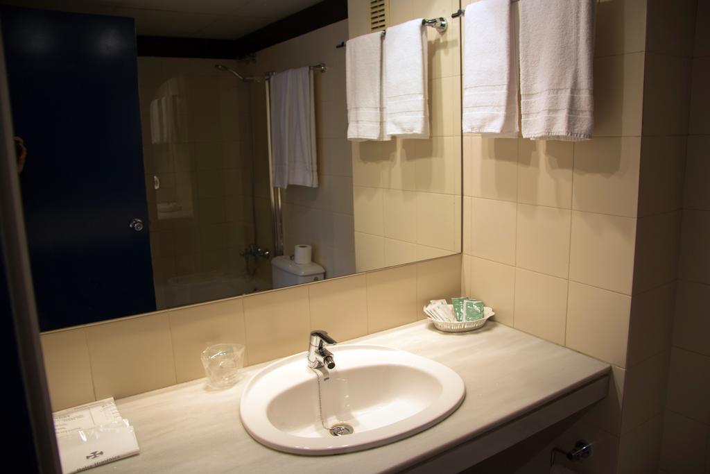 Apartamentos Descartes Barselona Dış mekan fotoğraf