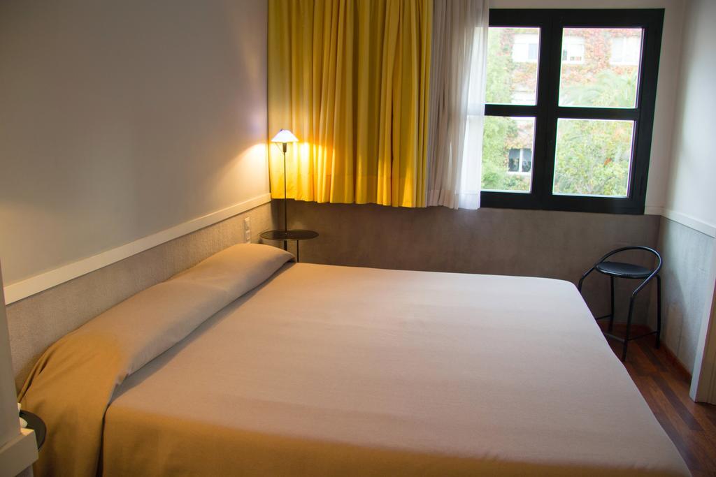 Apartamentos Descartes Barselona Dış mekan fotoğraf