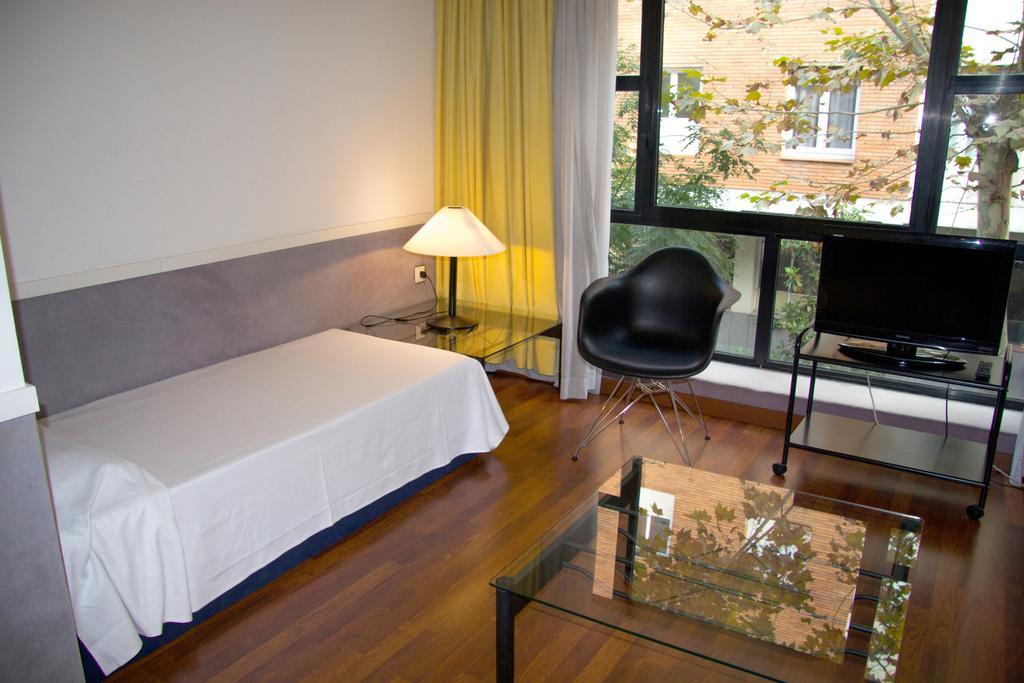 Apartamentos Descartes Barselona Dış mekan fotoğraf