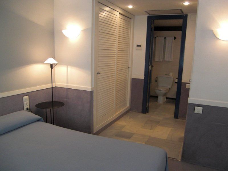 Apartamentos Descartes Barselona Dış mekan fotoğraf